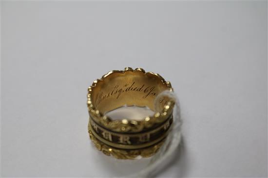 A George IV 18ct gold and black enamel mourning ring, size P.